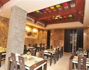 Johny International Muscat